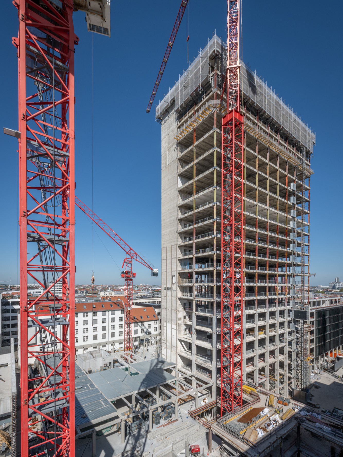 Baumaßnahmen im Zeitplan: FÜRST Berlin hebt Hochhaus an!